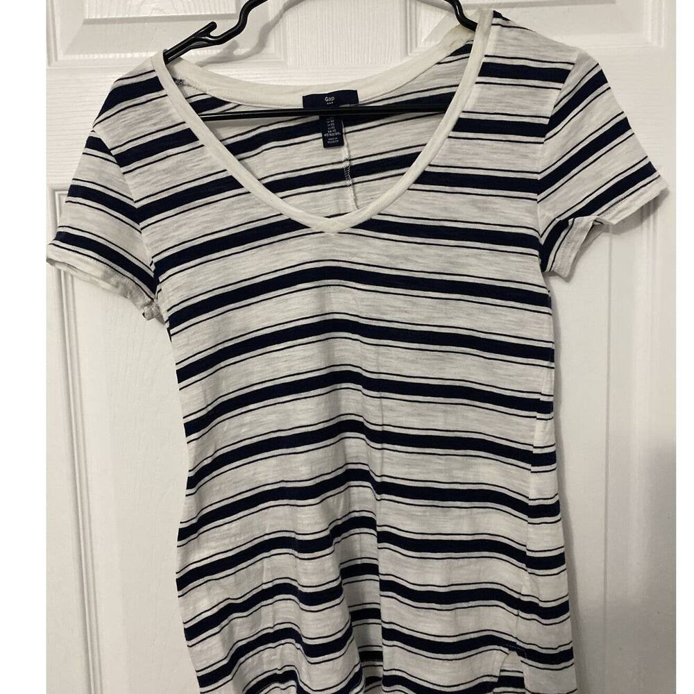 Womens Gap V-neck Basic Tee Size Xs